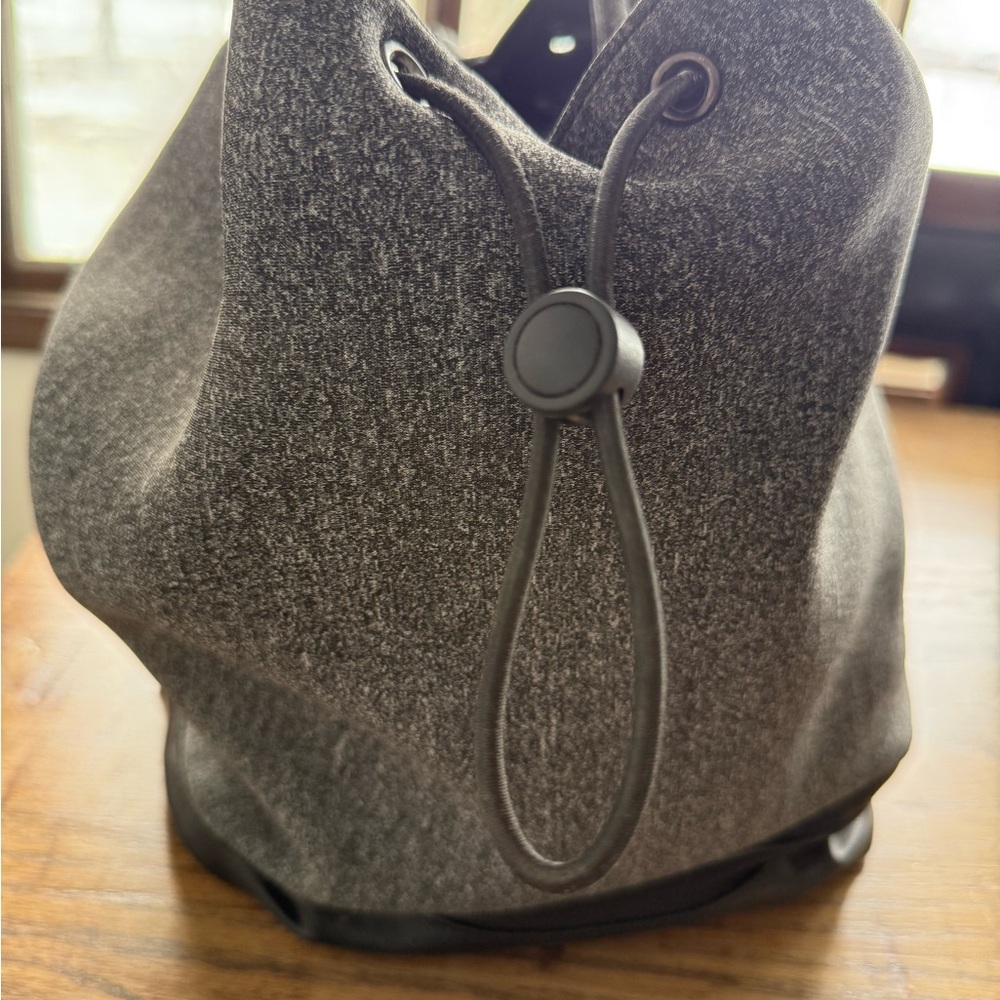 Lululemon Drawstring Bag - Picture 8 of 14